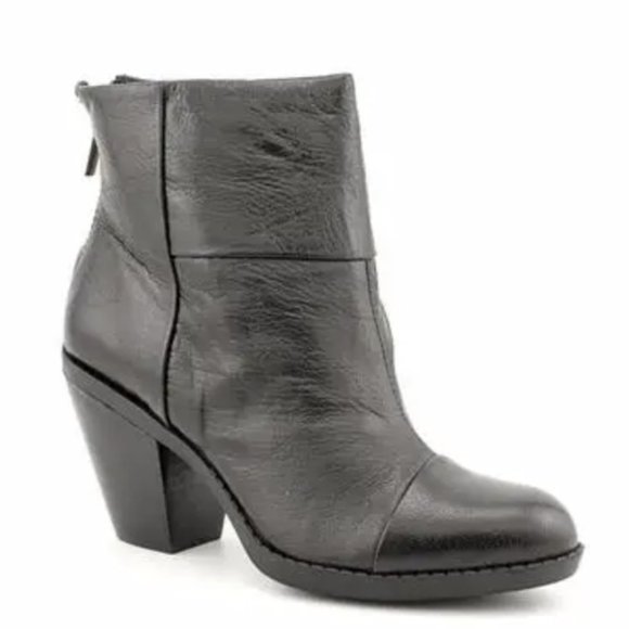 Bandolino "Joined To Me" Black Leather Boots Size 7.5M - Picture 1 of 9